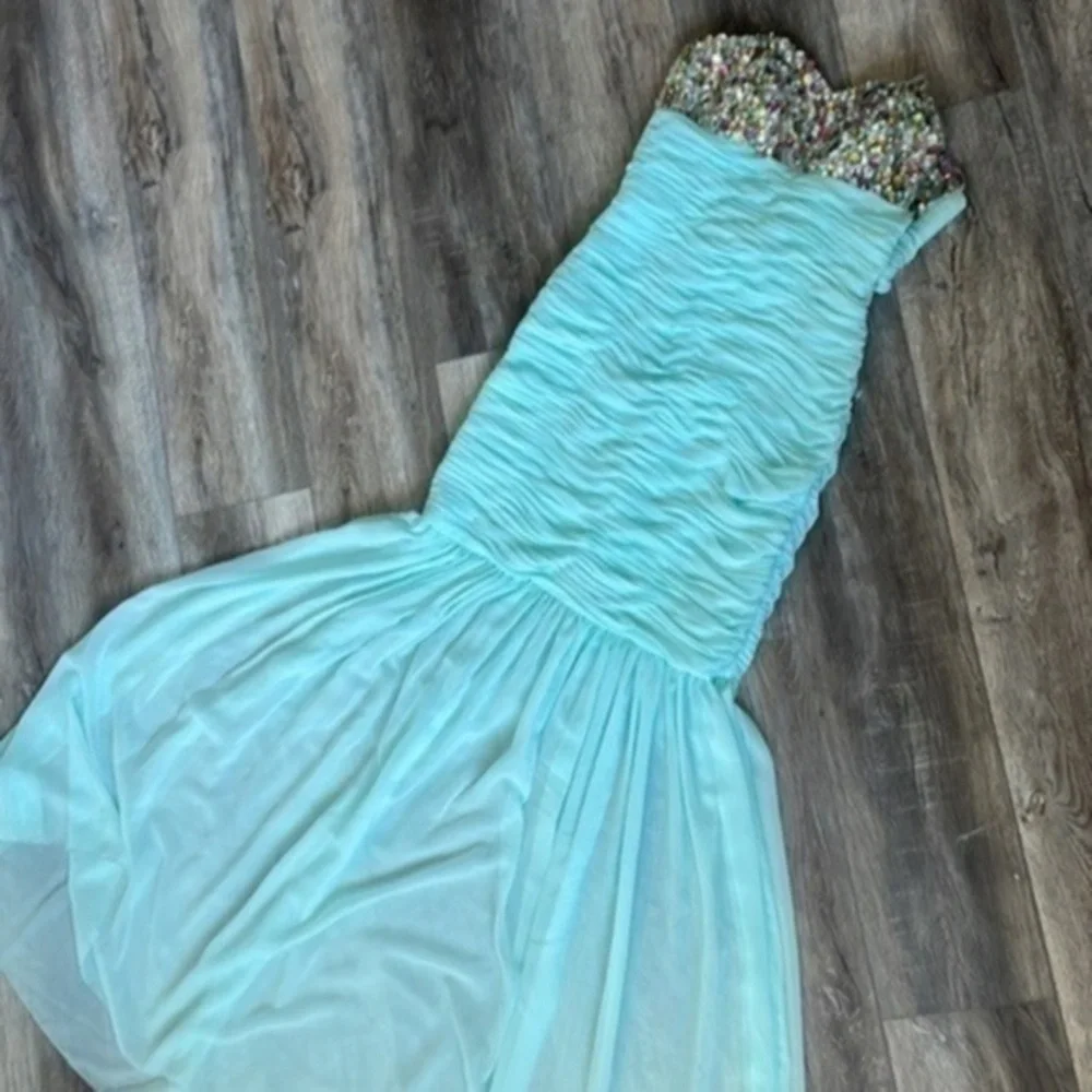 Faviana dress light aqua in color full length beat a gallon size 6